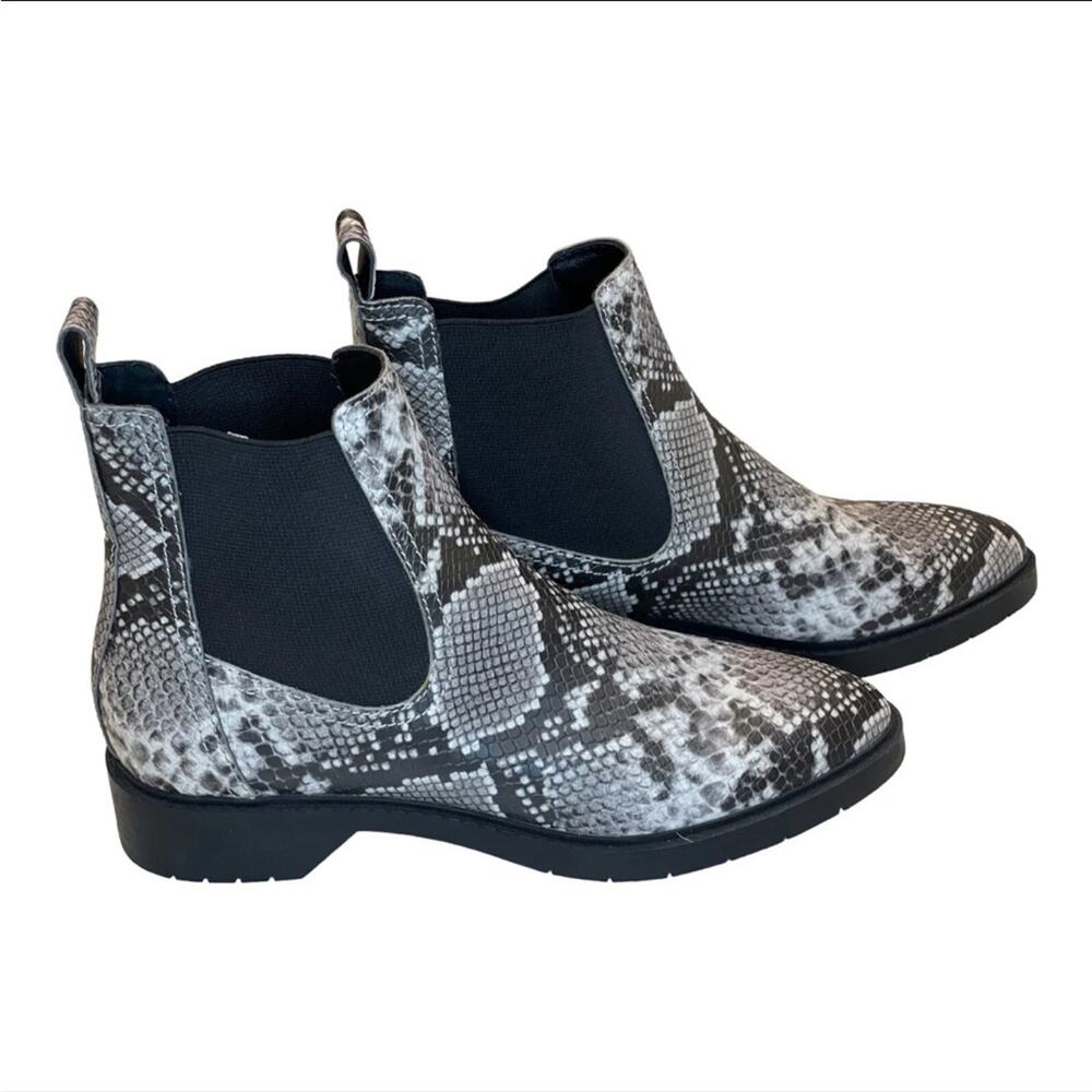 Treasure & Bond Gabriella Chelsea Black/Gray Snakeskin Slip On Pointy Toe Boots
